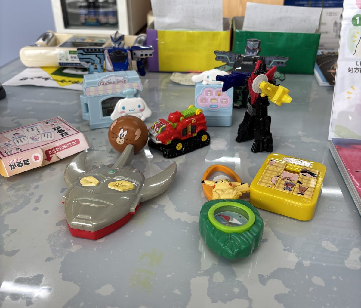 待合室のおもちゃ（キャラクターのおもちゃ・かるた）